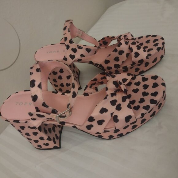 Torrid Pink & Black Heart Platform Sandals - Picture 5 of 5